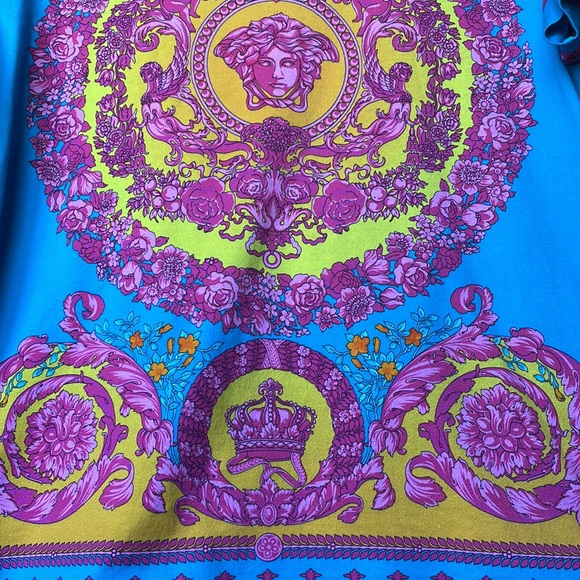 Rare Versace King of Crowns multicolor Floral Barocco Medusa head tshirt - Picture 5 of 15